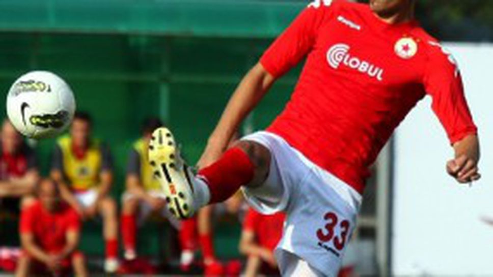 Радуканов освободи младоците, които изпробва