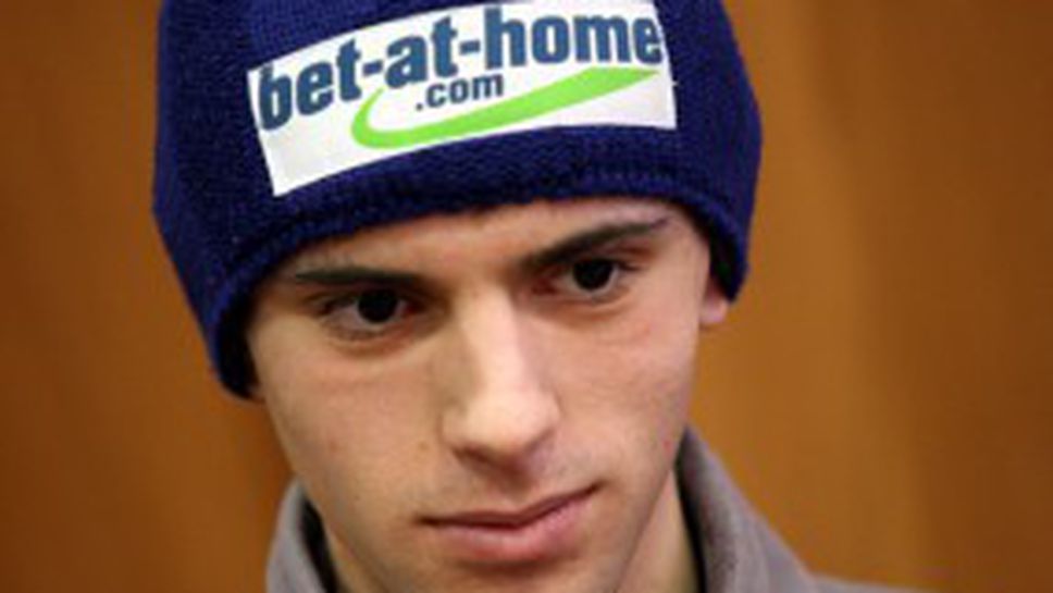 Владо Зографски целува руса фенка преди скок