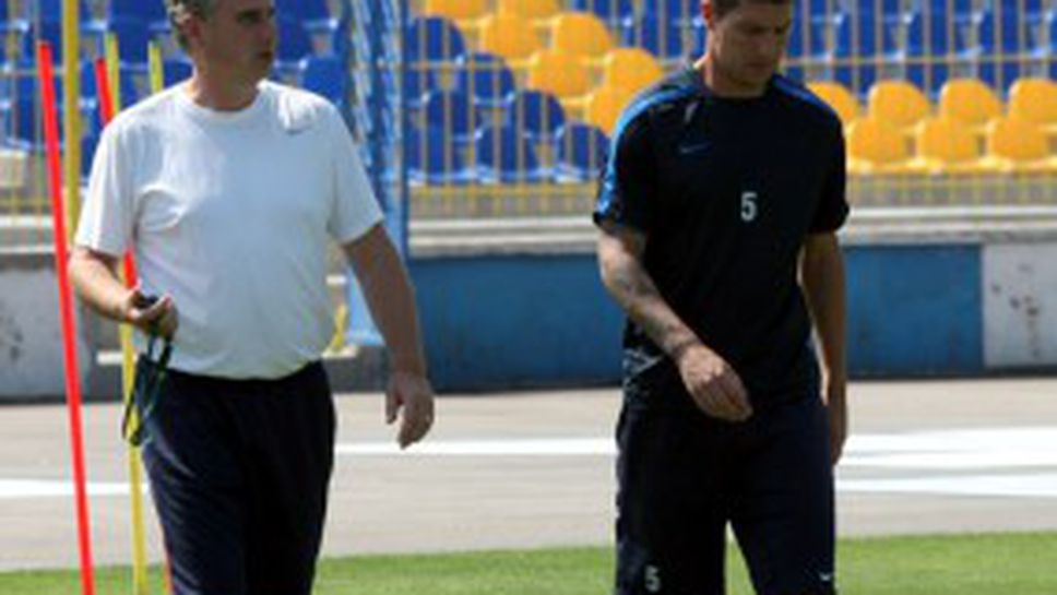 Огромни проблеми в дефанса на Левски - без титулярните защитници срещу Славия