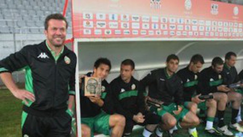 Матеус и Боби Михайлов си стискат ръцете в Беларус