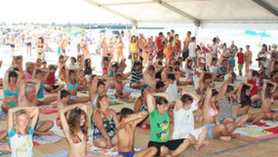 За пета поредна година хиляди летовници живяха активно на плажа във Варна