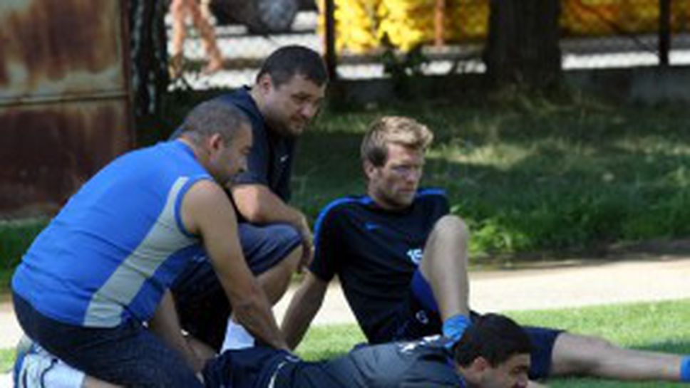 Пореден играч на Левски се оплаква от контузия (снимки)