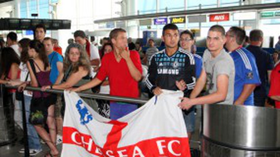 Много бира и настроение във фен зоната в центъра на София