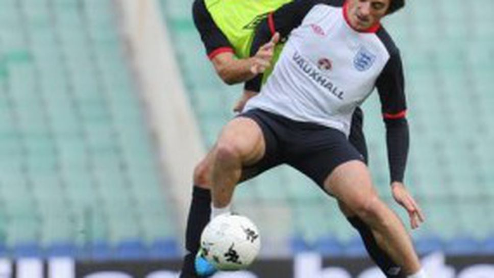 И Лейтън Бейнс отпадна от състава на Англия