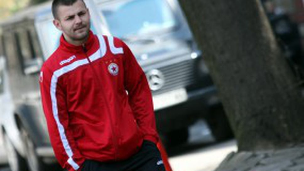 Спас Делев се размина с по 1000 евро на ден