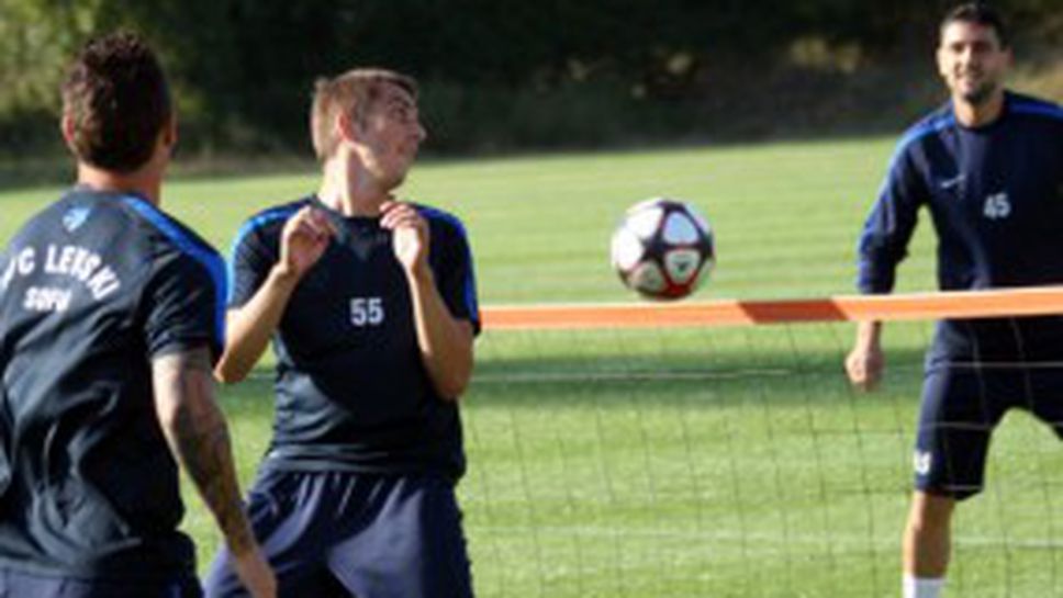 Левски играе джитбол преди Миньор - шведът Рисп твърдо аут за Перник (видео)