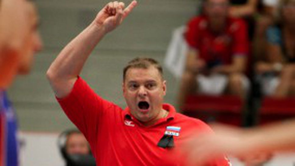 Владимир Алекно псува! Организаторите го гонят от мача България - Естония 3:0