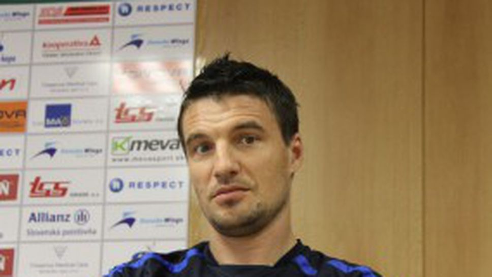 Капитаните на Левски и Литекс изравняват рекорд на Топузаков