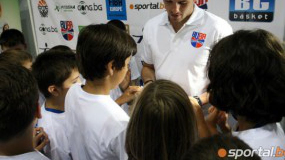 Филип Виденов даде старт на „Буба Къп” 2011, децата скандират името на национала