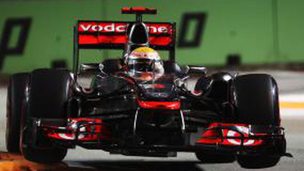 Хамилтън забавен от проблем с бензина