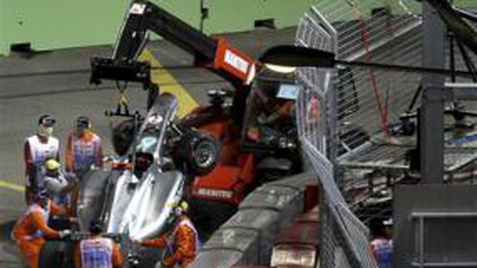 Шумахер порицан от съдиите за инцидента с Перес