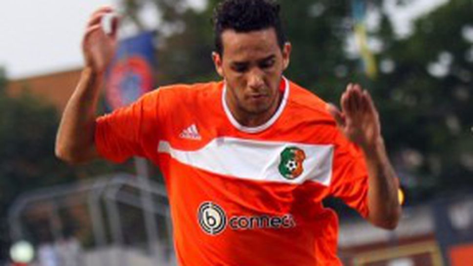 Литекс праща Том при Дока в Турция