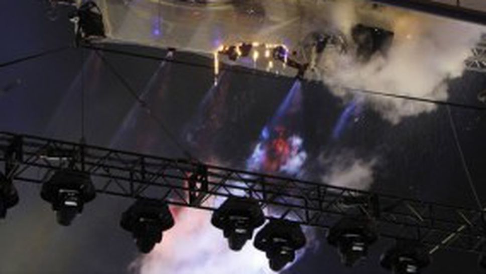 Трудно откриване - стадионът за финала на Евро 2012 се подпали