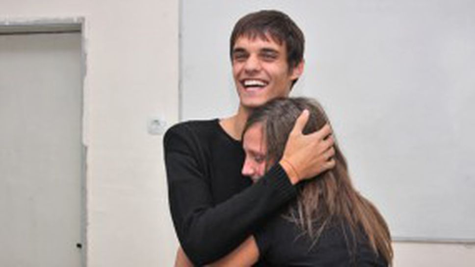 Наско Курдов гостува на влюбени осмокласнички (снимки)