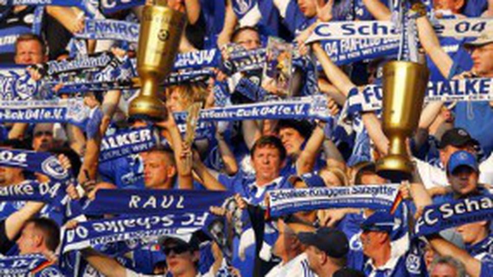 Шалке 04 ще разследва феновете, които хвърлиха предмети по бившия съдия Маркус Мерк