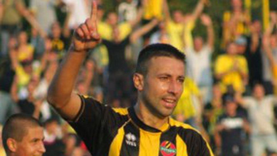 "Канарчетата" без Киков за три седмици