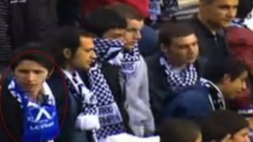 Фенове на Аркас с екипи и шалчета на Левски на мача с ЦСКА (ВИДЕО + ГАЛЕРИЯ)