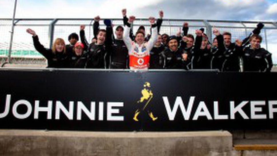 Вижте емоциите на двамата българи след битката за пилотиране на истински болид от Ф1 (видео)