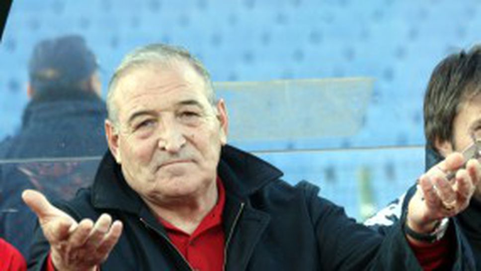 Щастливият треньор на ЦСКА: Всички знаят кой е Пенев (видео)