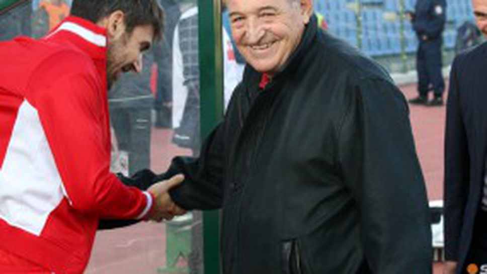 Пената няма равен в лафовете, полял успеха с кола и разредител (видео)