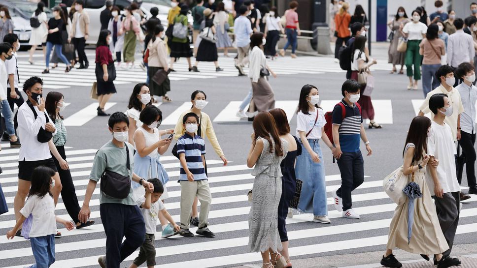 Месец преди Олимпиадата Япония обмисля поредно удължаване на мерките срещу коронавируса