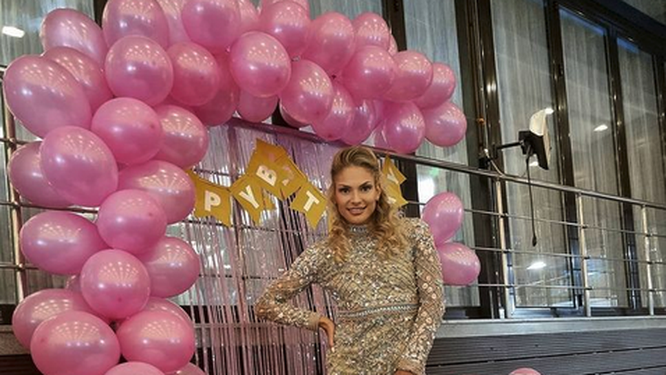 Габи Петрова бляскава и стилна на рождения си ден