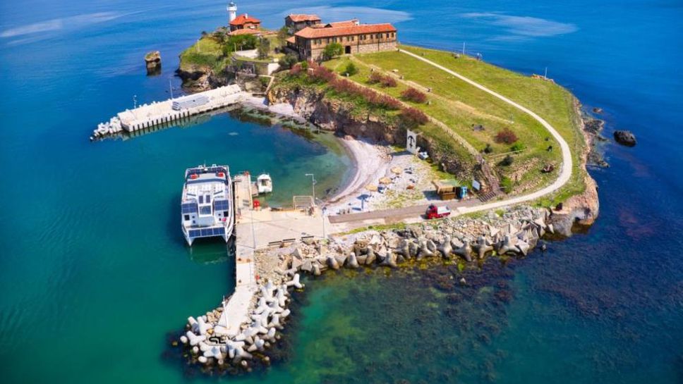 Голям интерес към плувниятмаратон от остров Света Анастасия до моста на централния плаж в Бургас