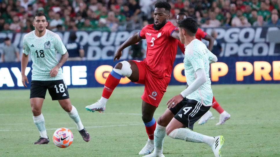 Дюкенс Назон игра 72 минути за Хаити срещу Мексико, отборът му загуби с 1:3
