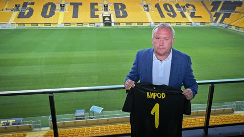 Белия дава пресконференция на "Колежа" във вторник