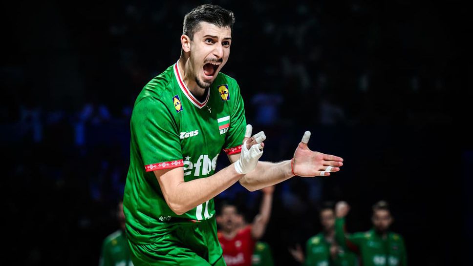 Капитанът на националния отбор на България Алекс Грозданов говори по