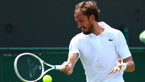  Ранни разочарования за Медведев и Циципас 