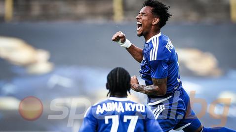 Левски 3:0 Радник (Сурдулица), новите халфове се появиха в игра