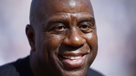  Меджик Джонсън е впечатлен от физическата смяна на Лука Дончич 