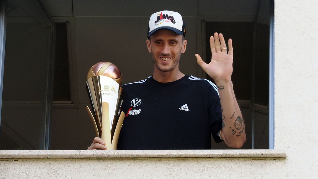 Тригодишният син на Полонара с трогателен жест към баща си