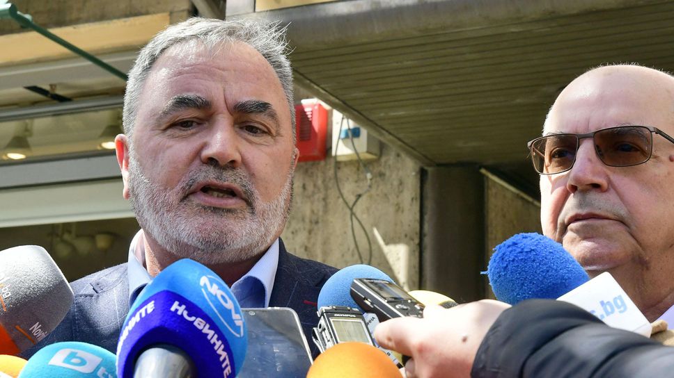 Предлагат или без публика по стадионите, или на 50% от капацитета само със санитарен паспорт