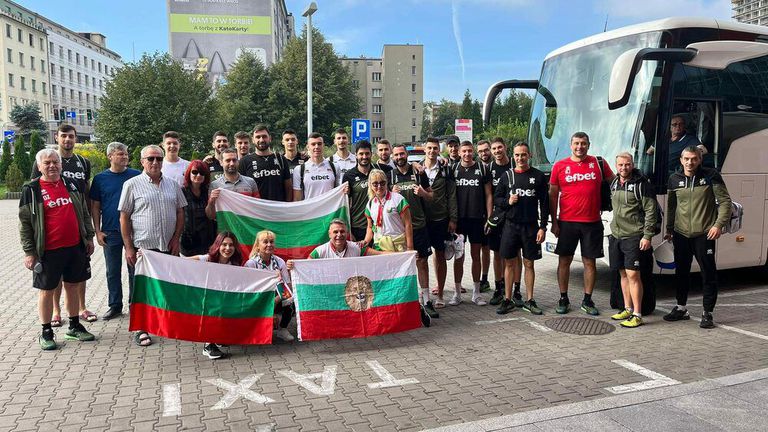 Привържениците от фенклуба на националите на България по волейбол посетиха