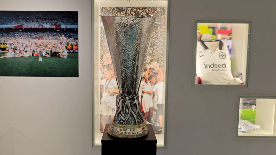 Трофеят в Лига Европа 2022 посреща феновете в музея на Айнтрахт