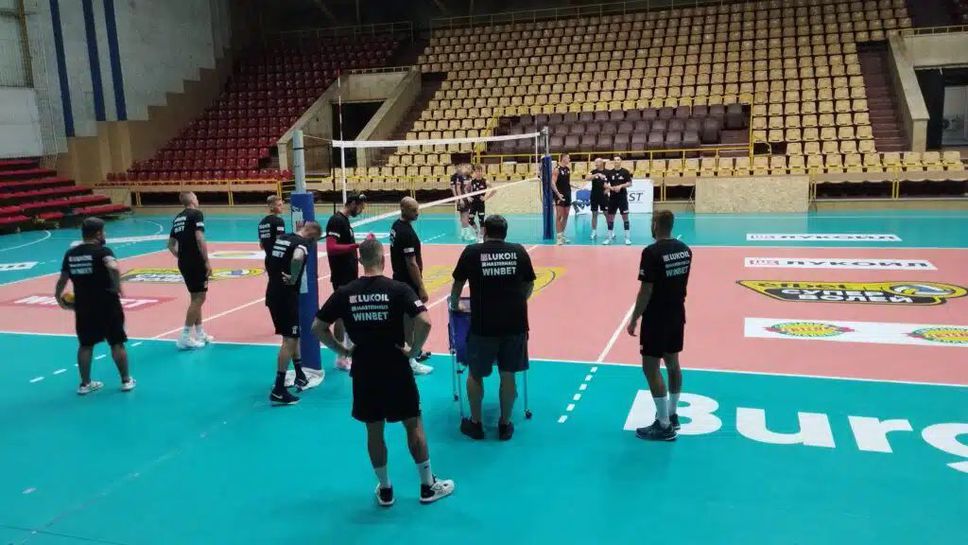 Мартин Стоев проведе днес тренировка на Нефтохимик в почти пълен състав