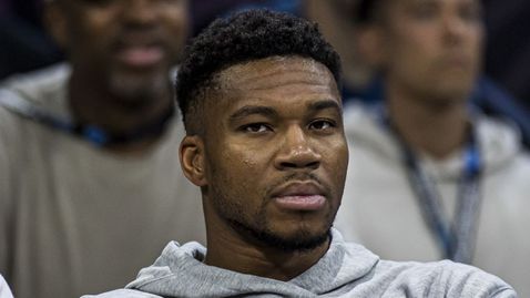 Янис остава верен на Бъкс, но призна, че може да промени решението си