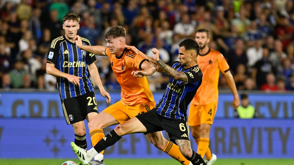 Българинът Мерт Дурмуш изгледа от пейката поражението на клубния си