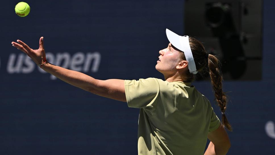Елена Рибакина поднови тренировки преди US Open - проблемът в петата е овладян