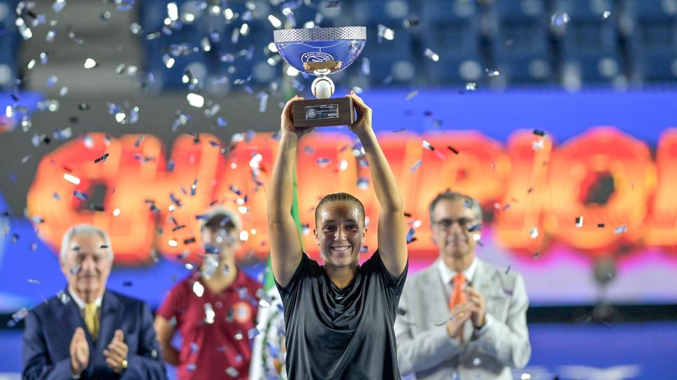 Диан Пари триумфира с първа WTA титла в Монтерей след драма и медицински таймаут срещу Елизе Мертенс