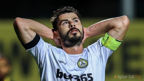  Галин Иванов на линия за Славия против Левски 