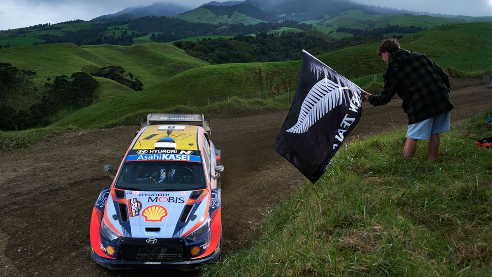 Наказание за Танак, Еванс поведе в Нова Зеландия