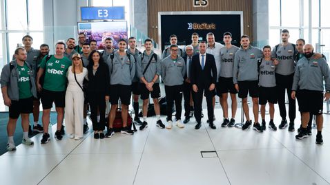 Волейболистите на летището в Истанбул: По-важно от медала е това да обединим нацията