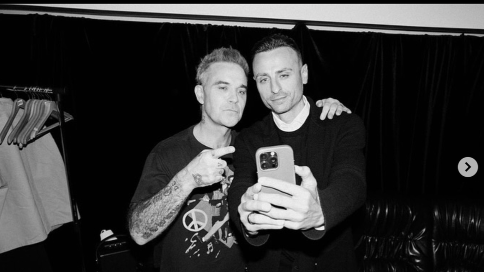 Роби Уилямс си качи снимка с Бербатов