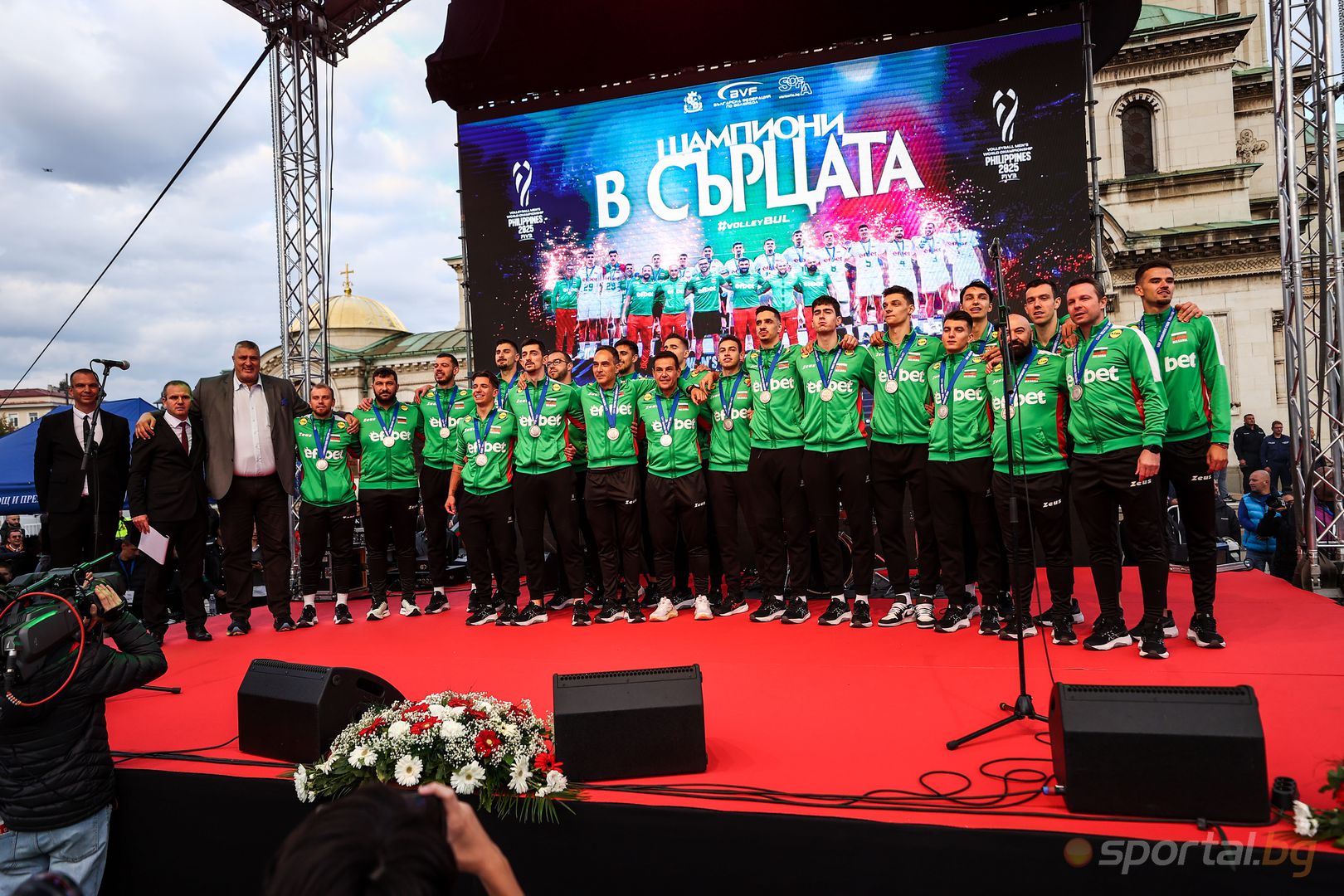 София посреща волейболните национали