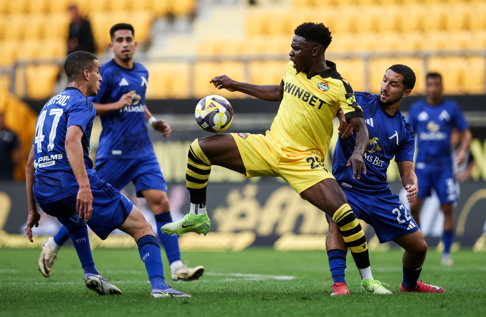 Ботев (Пловдив) : Левски