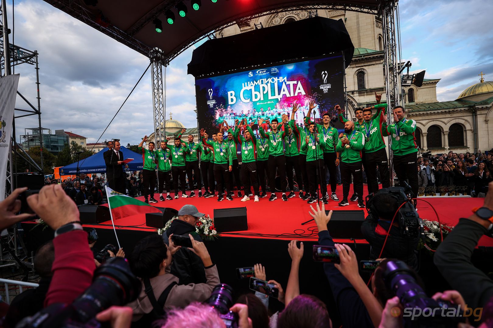 София посреща волейболните национали