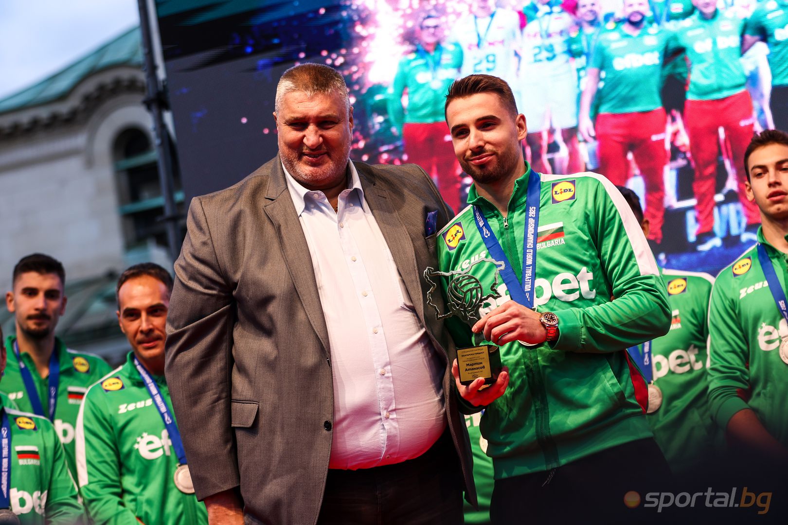 София посреща волейболните национали